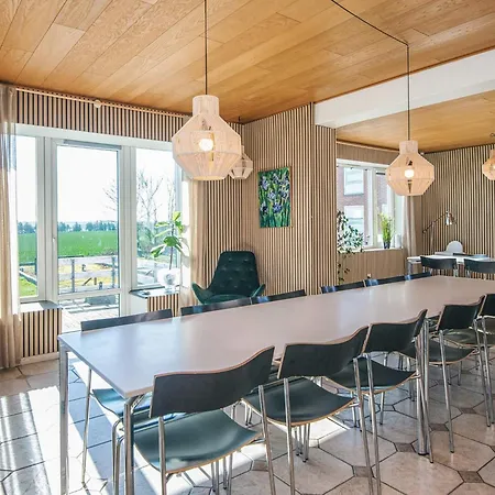 20 Person In Karby-by Traum *