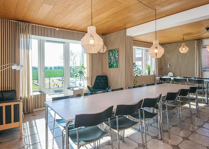 20 Person In Karby-by Traum *